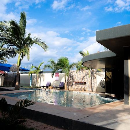 Emc Fully Furnished &Serviced Villas 4 Bedroom With Solar Power , Private Pool, Starlink Wifi ,Aircons & Dstv Lusaka Bagian luar foto