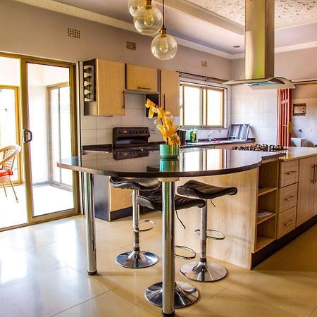 Emc Fully Furnished &Serviced Villas 4 Bedroom With Solar Power , Private Pool, Starlink Wifi ,Aircons & Dstv Lusaka Bagian luar foto