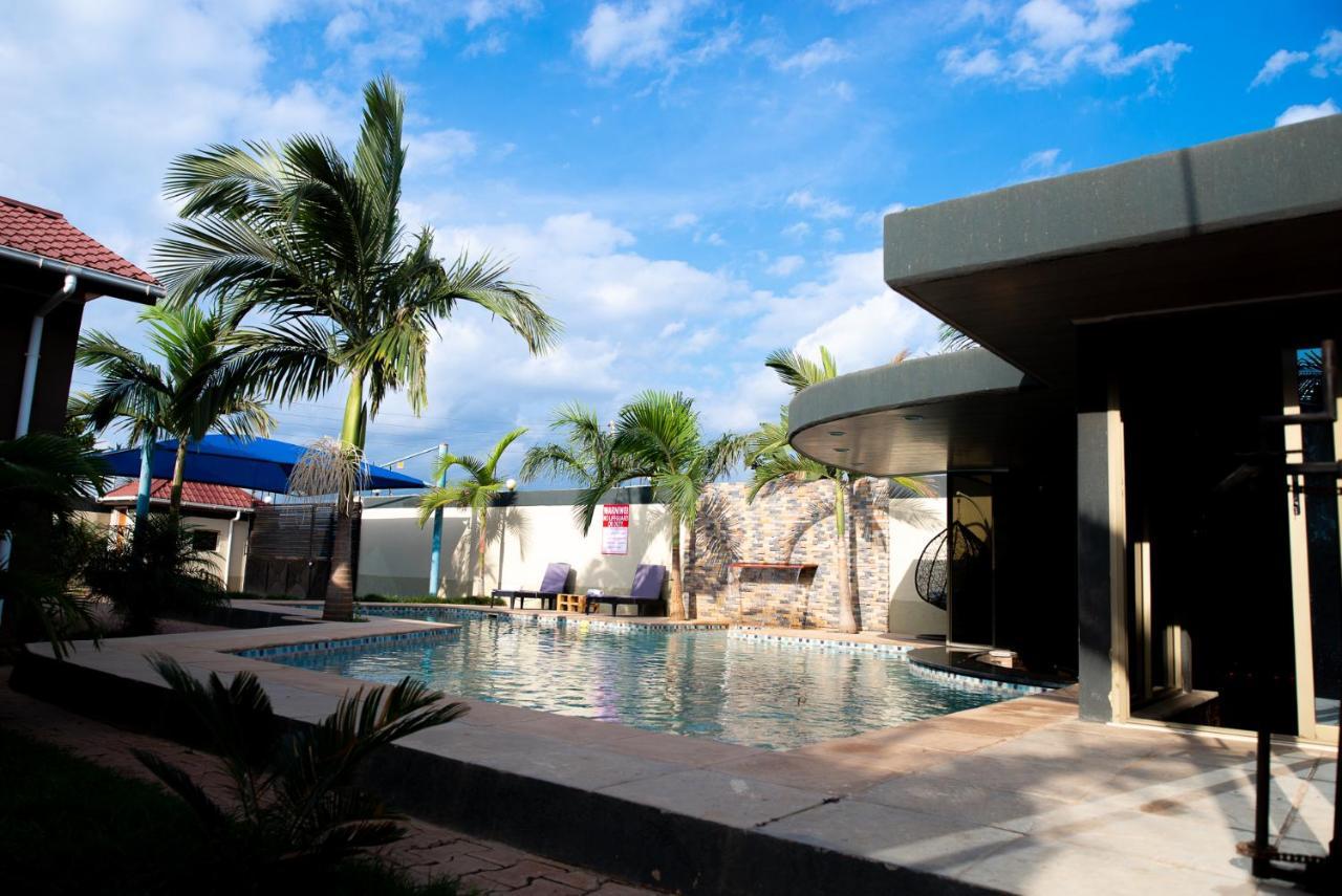 Emc Fully Furnished &Serviced Villas 4 Bedroom With Solar Power , Private Pool, Starlink Wifi ,Aircons & Dstv Lusaka Bagian luar foto