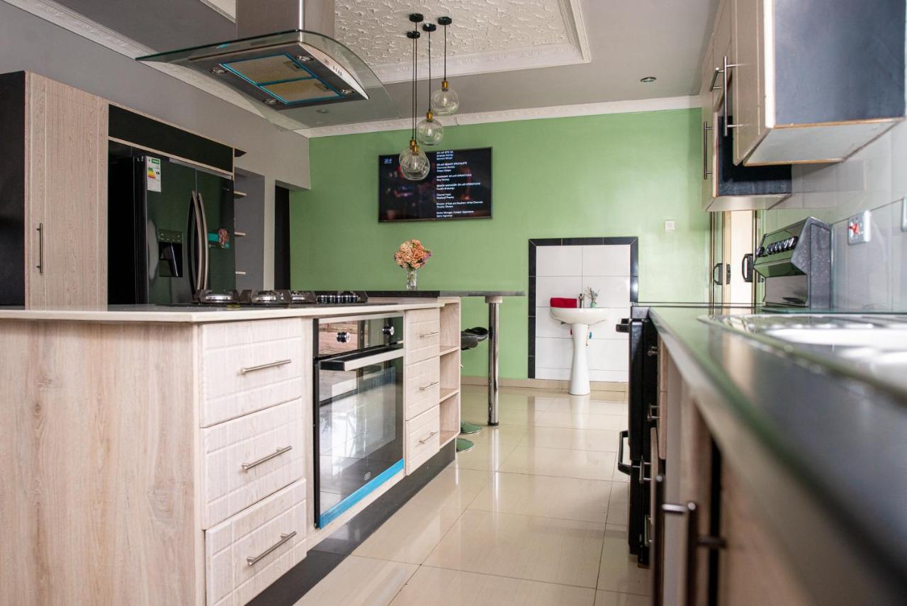 Emc Fully Furnished &Serviced Villas 4 Bedroom With Solar Power , Private Pool, Starlink Wifi ,Aircons & Dstv Lusaka Bagian luar foto