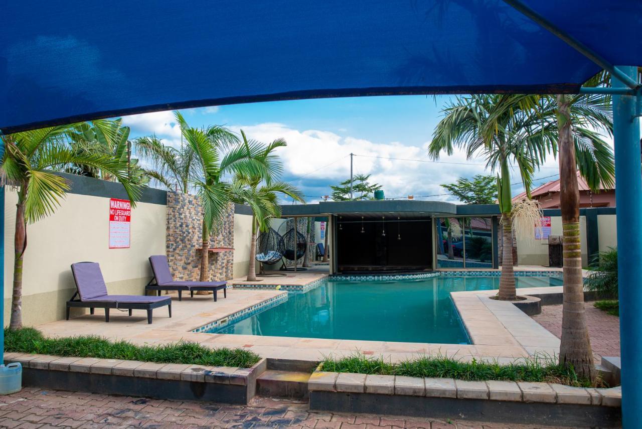 Emc Fully Furnished &Serviced Villas 4 Bedroom With Solar Power , Private Pool, Starlink Wifi ,Aircons & Dstv Lusaka Bagian luar foto