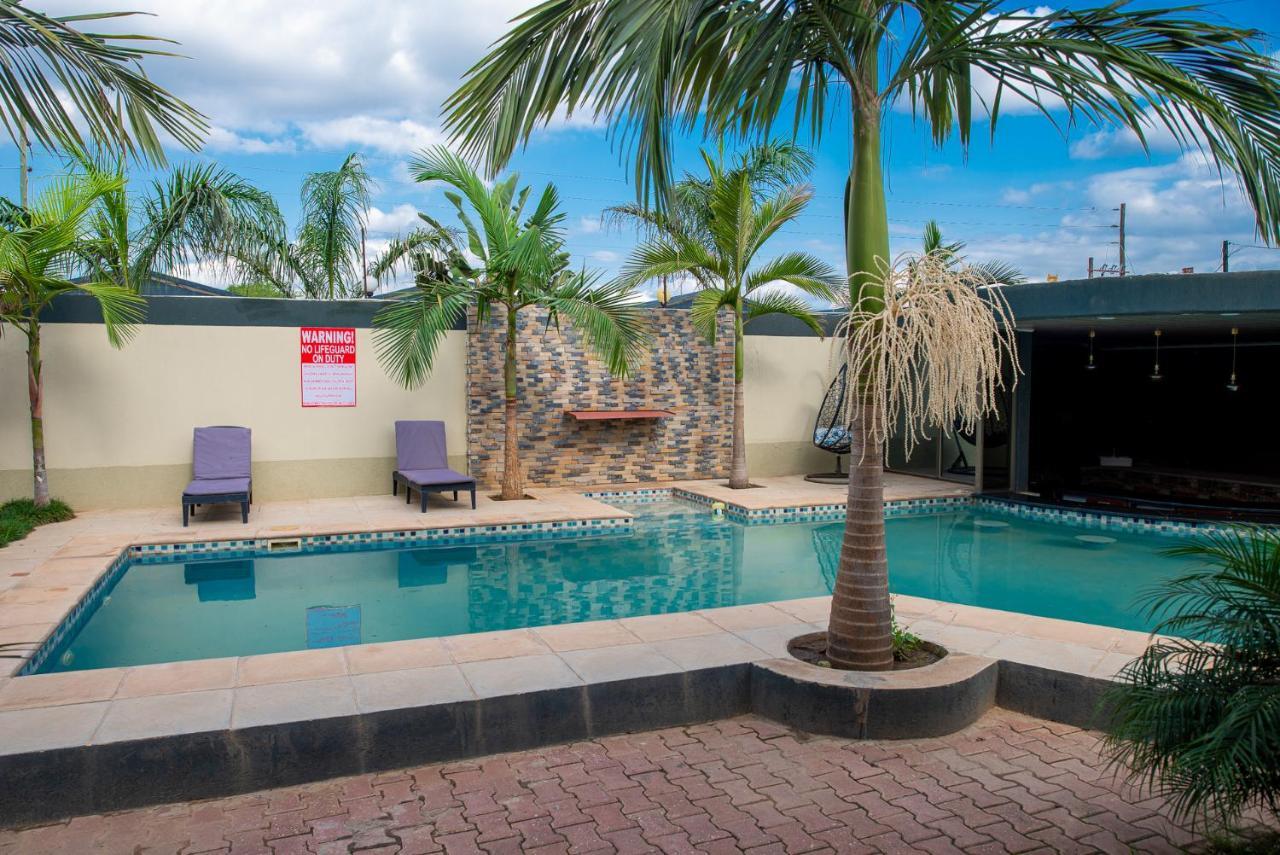 Emc Fully Furnished &Serviced Villas 4 Bedroom With Solar Power , Private Pool, Starlink Wifi ,Aircons & Dstv Lusaka Bagian luar foto