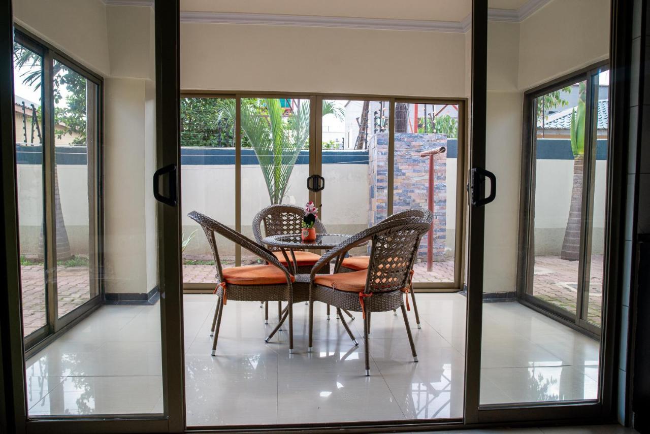 Emc Fully Furnished &Serviced Villas 4 Bedroom With Solar Power , Private Pool, Starlink Wifi ,Aircons & Dstv Lusaka Bagian luar foto